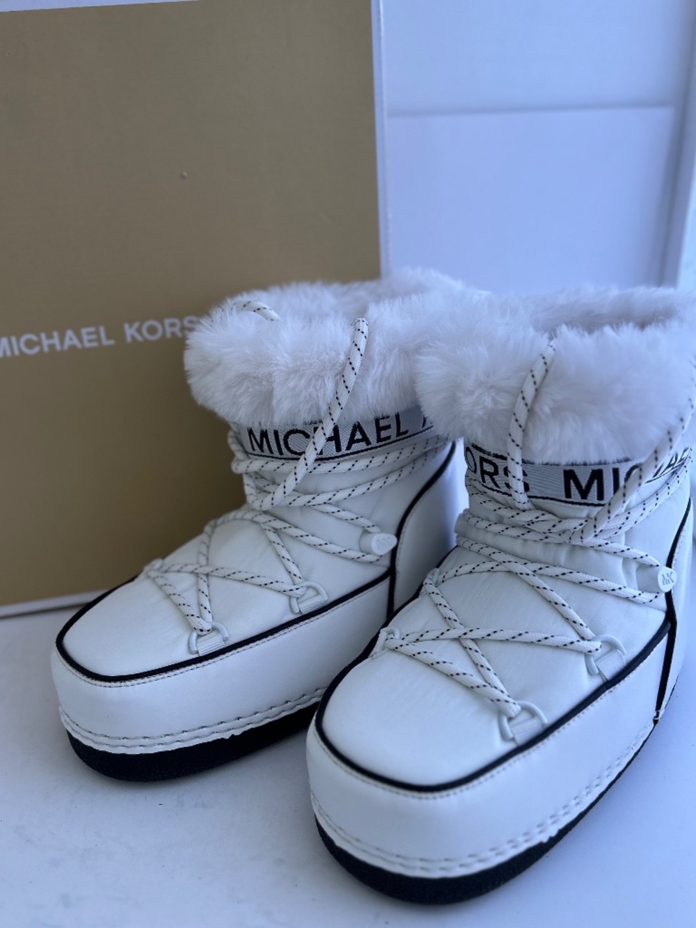Michael Kors Zelda Bootie White Moon Boots Size 6 - NIB